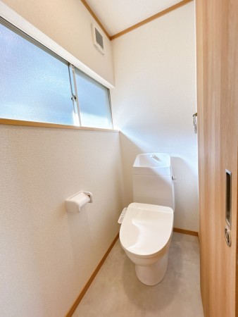 松江市宍道町、中古一戸建てのトイレ画像です
