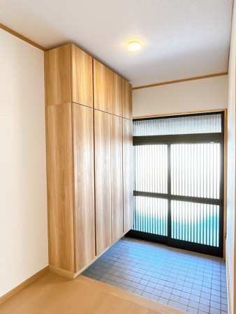 松江市宍道町、中古一戸建ての玄関画像です