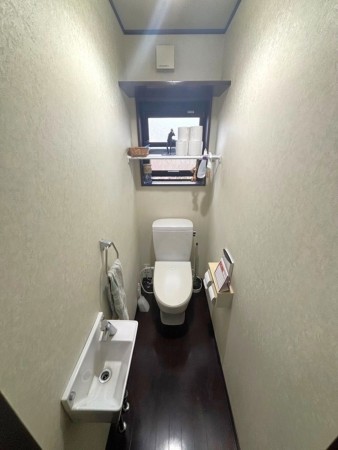 松江市東忌部町、中古一戸建てのトイレ画像です