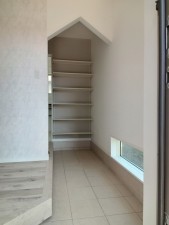 出雲市斐川町、中古一戸建ての玄関画像です