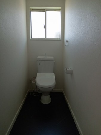 出雲市斐川町、中古一戸建てのトイレ画像です