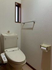 松江市宍道町、中古一戸建てのトイレ画像です