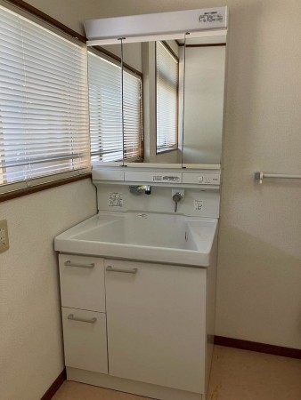 松江市宍道町、中古一戸建ての洗面画像です