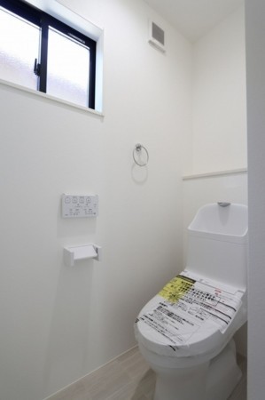 松江市古志原、新築一戸建てのトイレ画像です
