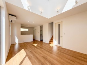 松江市竹矢町、新築一戸建ての居間画像です