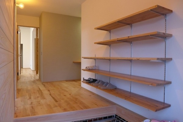 松江市古志原、中古一戸建ての玄関画像です