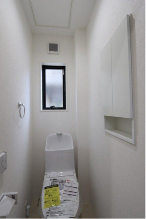 松江市法吉町、新築一戸建てのトイレ画像です