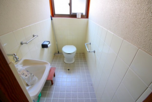 出雲市松寄下町、中古一戸建てのトイレ画像です