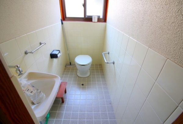 出雲市松寄下町、中古一戸建てのトイレ画像です