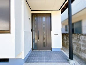松江市国屋町、中古一戸建ての玄関画像です