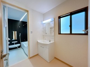 松江市国屋町、中古一戸建ての洗面画像です