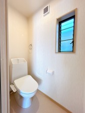 松江市国屋町、中古一戸建てのトイレ画像です