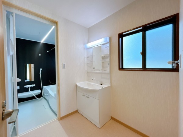 松江市国屋町、中古一戸建ての洗面画像です