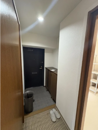 松江市西津田、マンションの玄関画像です