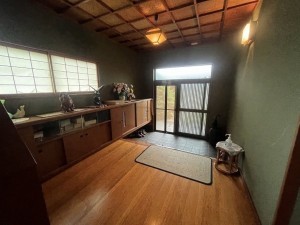 松江市上乃木、中古一戸建ての玄関画像です