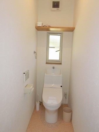 松江市八雲町、中古一戸建てのトイレ画像です