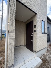 出雲市矢野町、中古一戸建ての玄関画像です