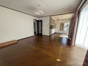 松江市法吉町、中古一戸建ての居間画像です