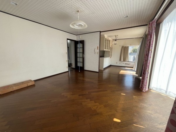 松江市法吉町、中古一戸建ての居間画像です