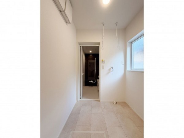 松江市雑賀町、新築一戸建ての洗面画像です