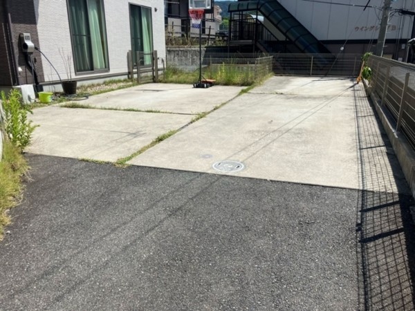 松江市西川津町、中古一戸建ての駐車場画像です