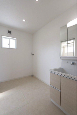 松江市大庭町、中古一戸建ての洗面画像です