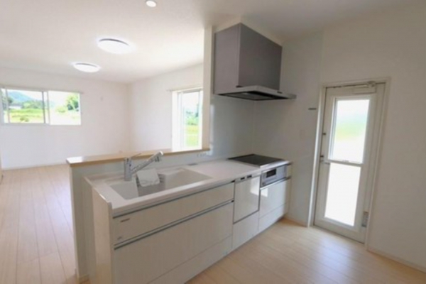 松江市大庭町、中古一戸建てのキッチン画像です