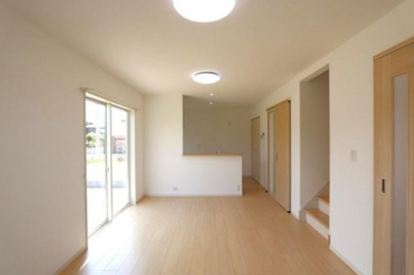 松江市大庭町、中古一戸建ての居間画像です