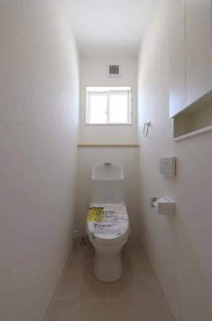 松江市大庭町、中古一戸建てのトイレ画像です