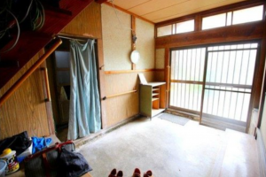 松江市秋鹿町、中古一戸建ての玄関画像です