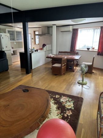 松江市島根町、中古一戸建ての居間画像です