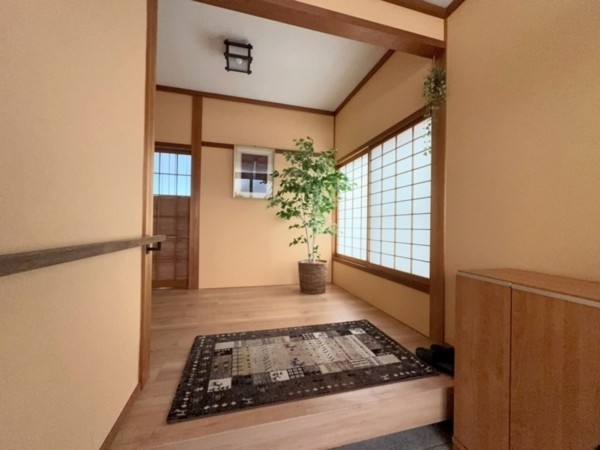 松江市東津田町、中古一戸建ての玄関画像です