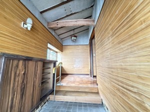 松江市玉湯町、中古一戸建ての玄関画像です