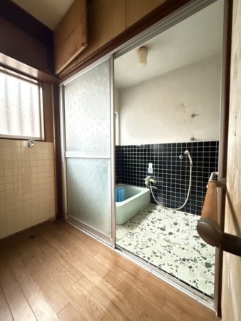 松江市玉湯町、中古一戸建ての風呂画像です