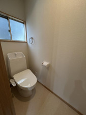 松江市西川津町、中古一戸建てのトイレ画像です