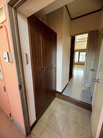 松江市寺町、マンションの玄関画像です