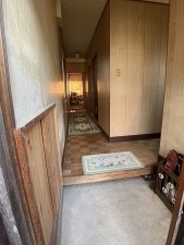 松江市中原町、中古一戸建ての玄関画像です