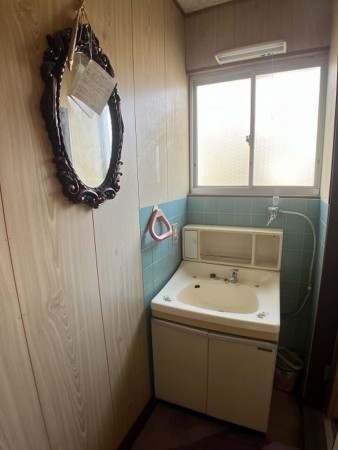 松江市中原町、中古一戸建ての洗面画像です