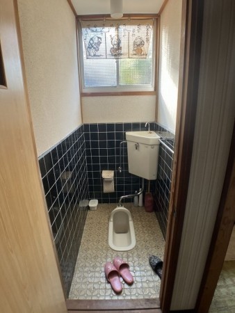 松江市堂形町、中古一戸建てのトイレ画像です
