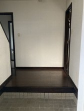 松江市古志原、中古一戸建ての玄関画像です