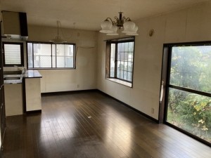 松江市古志原、中古一戸建ての居間画像です