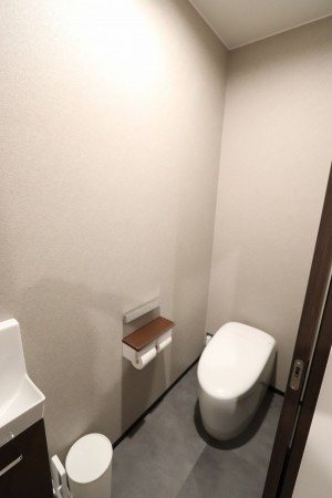 松江市玉湯町、中古一戸建てのトイレ画像です