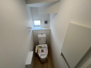 出雲市大津町、新築一戸建てのトイレ画像です