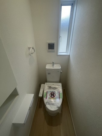 米子市彦名町、新築一戸建てのトイレ画像です