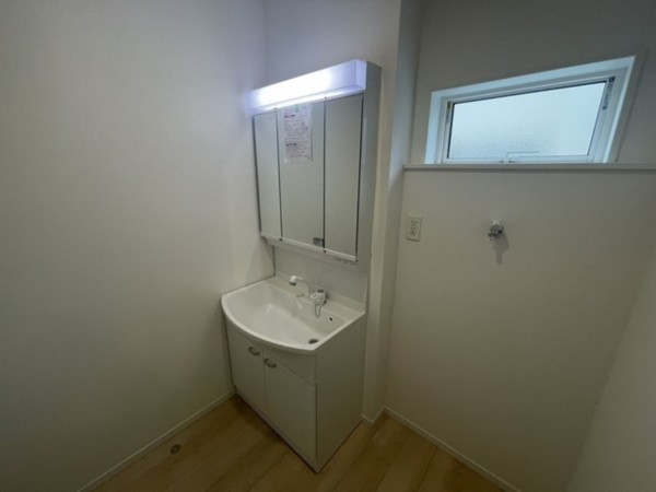 米子市彦名町、新築一戸建ての洗面画像です