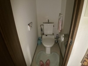 松江市奥谷町、マンションのトイレ画像です
