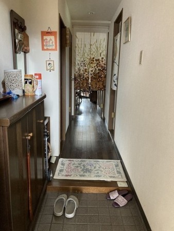 松江市奥谷町、マンションの玄関画像です