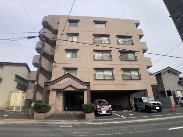 松江市奥谷町、マンションの外観画像です