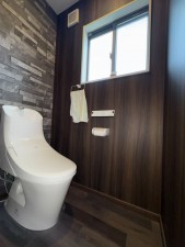 出雲市芦渡町、中古一戸建てのトイレ画像です