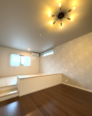 出雲市芦渡町、中古一戸建ての居間画像です